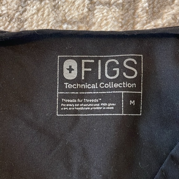 FIGS CASMA TOP BLACK - Picture 3 of 3
